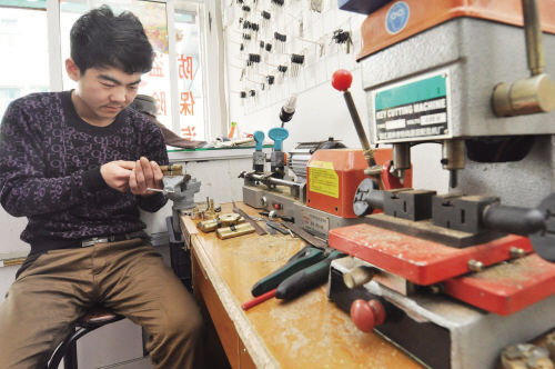 北盘江镇开锁店为啥“牛号”频现 听开锁师傅讲什么锁最防盗