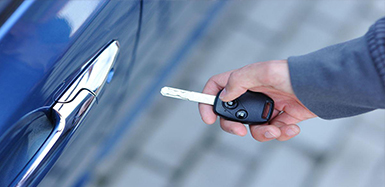 北盘江镇汽车钥匙锁在车里了怎么办？如何开汽车锁